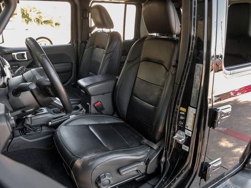 Used 2021 Jeep Wrangler Unlimited Sahara image 8