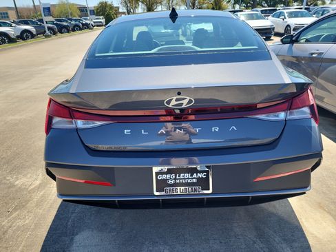 New 2026 Hyundai Elantra SE FWD image 18