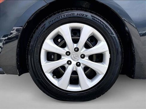 Used 2022 Toyota Corolla LE FWD image 10