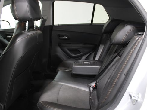 Used 2019 Chevrolet Trax LT w/ LT Convenience Package FWD image 18