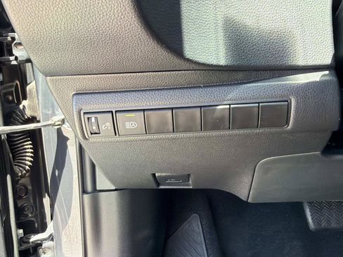 Used 2023 Toyota Corolla SE FWD image 28
