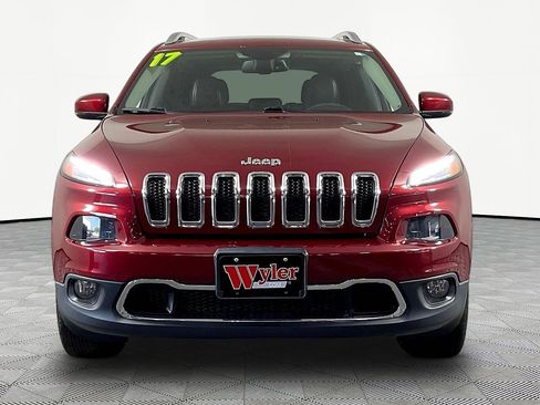 Used 2017 Jeep Cherokee Limited image 2
