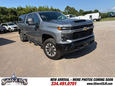 Used 2024 Chevrolet Silverado 2500 Custom w/ Custom Value Package AWD/4WD image 2