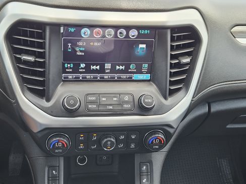 Used 2017 GMC Acadia SLT FWD image 17