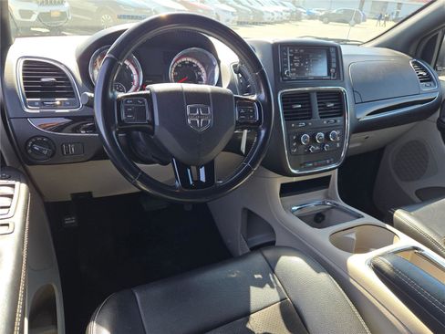 Certified 2019 Dodge Grand Caravan SXT FWD image 22