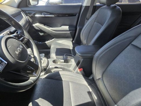 Certified 2024 Kia Seltos EX FWD image 3