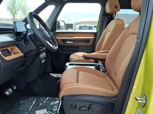 New 2025 Volkswagen ID. Buzz Pro S Plus AWD/4WD image 13