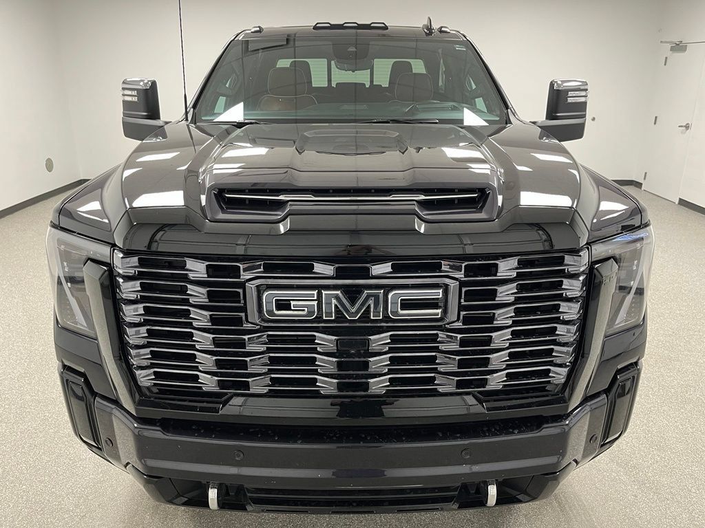 Used 2026 GMC Sierra 3500 Denali Ultimate AWD/4WD image 3