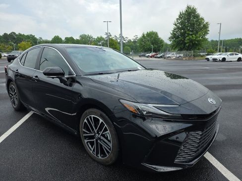 Used 2026 Toyota Camry XLE w/ Premium Plus Package FWD image 7