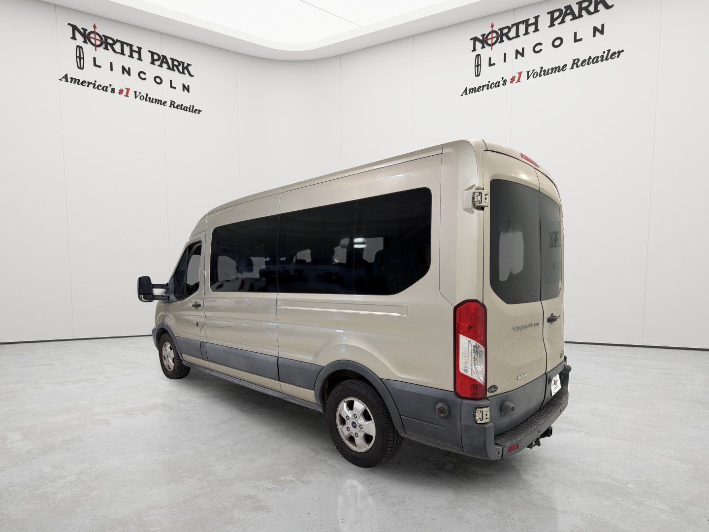 Used 2017 Ford Transit 350 XLT RWD image 3