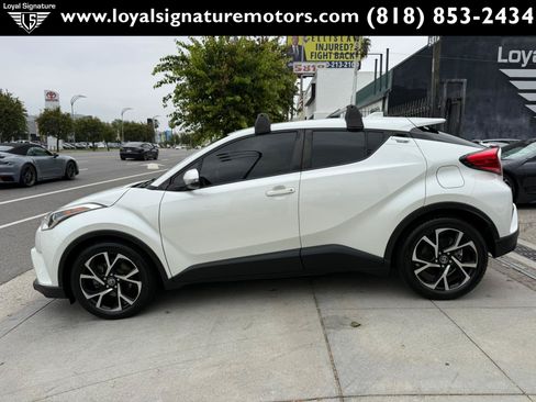 Used 2019 Toyota C-HR XLE FWD image 4