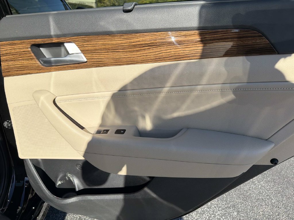 Used 2016 Hyundai Sonata Limited w/ Option Group 02 FWD image 21