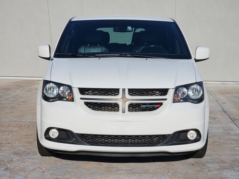 Used 2020 Dodge Grand Caravan GT FWD image 3