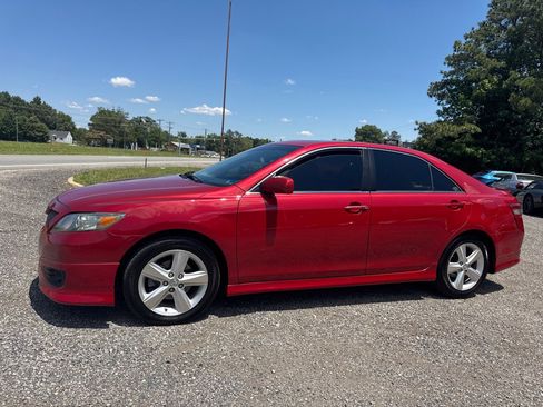 Used 2011 Toyota Camry SE w/ SE/XLE Extra-Value Pkg FWD image 4