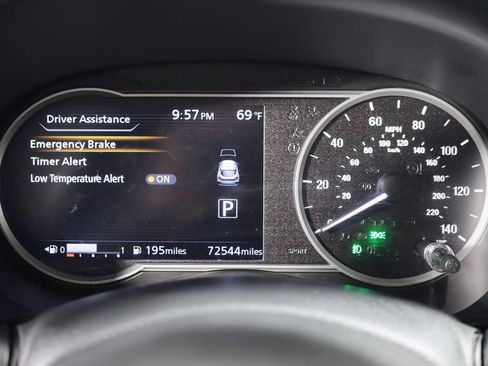 Used 2018 Nissan Kicks SV image 16