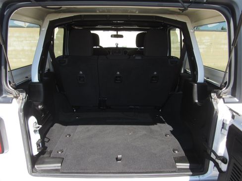 Used 2022 Jeep Wrangler Unlimited Sport image 10