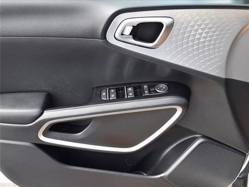 Used 2023 Kia Soul LX w/ LX Technology Package image 22