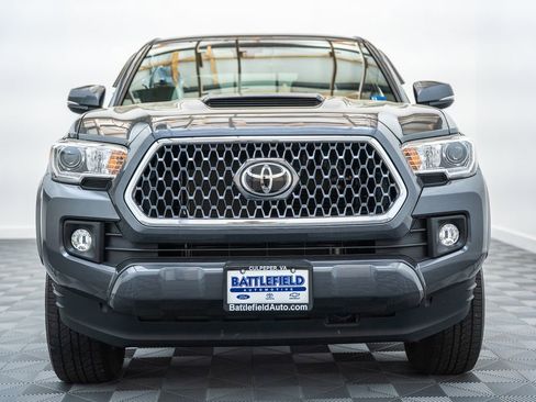 Used 2019 Toyota Tacoma TRD Sport RWD image 2
