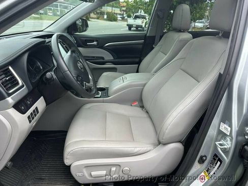 Used 2019 Toyota Highlander Limited Platinum AWD/4WD image 6