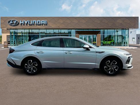 New 2025 Hyundai Sonata SEL image 9