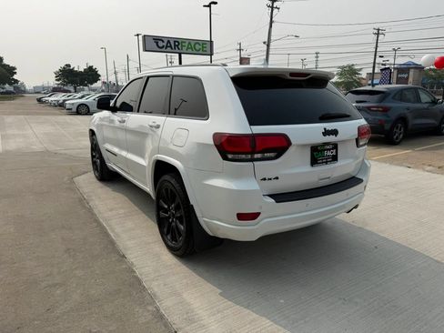 Used 2021 Jeep Grand Cherokee Laredo X AWD/4WD image 9