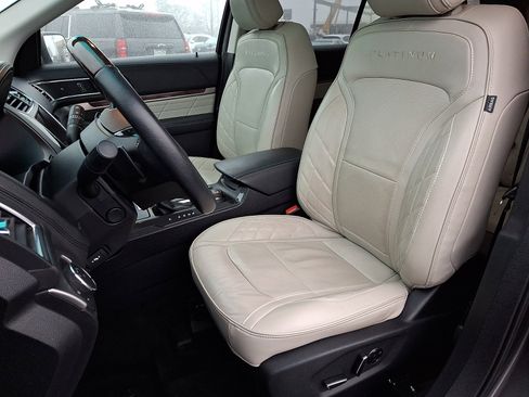 Used 2016 Ford Explorer Platinum image 15