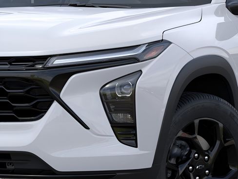 New 2026 Chevrolet Trax LT w/ Driver Confidence Package FWD image 10