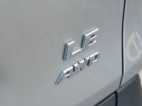 Used 2020 Toyota RAV4 LE image 7