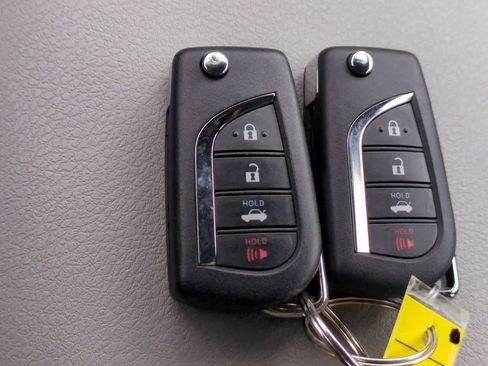 Used 2023 Toyota Camry LE image 32