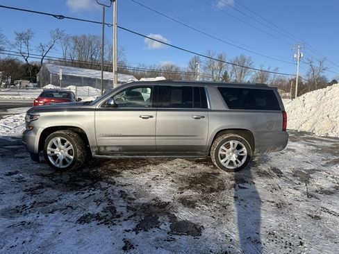 Used 2018 Chevrolet Suburban Premier image 38