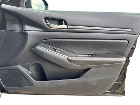 Used 2024 Nissan Altima 2.5 SV FWD image 27