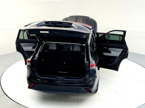 Certified 2022 Toyota Highlander XLE image 23