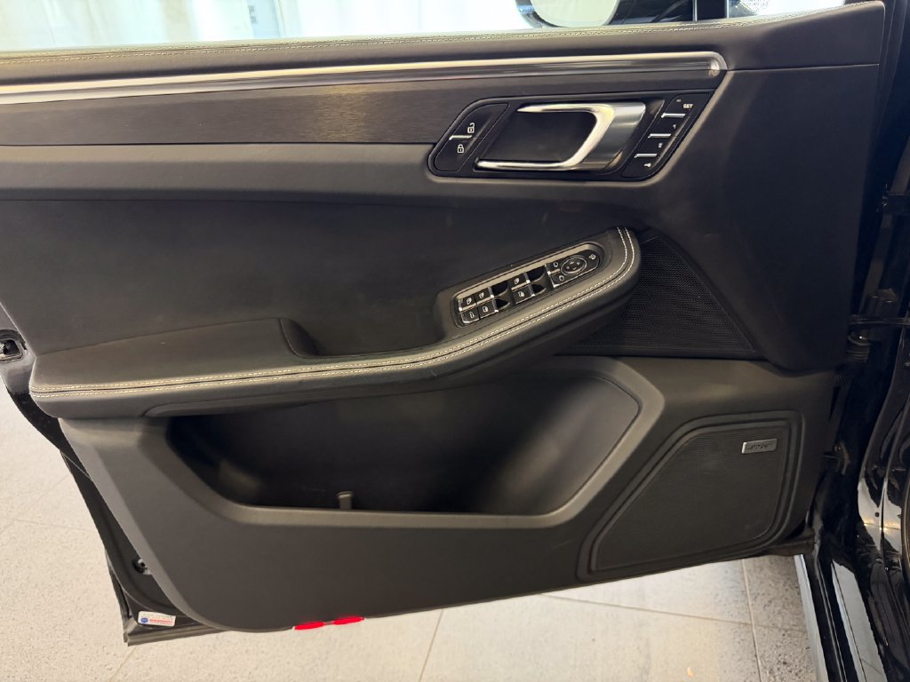 Certified 2023 Porsche Macan GTS AWD/4WD image 15