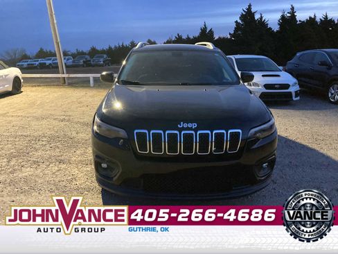 Used 2019 Jeep Cherokee Latitude w/ Popular Appearance Group image 8