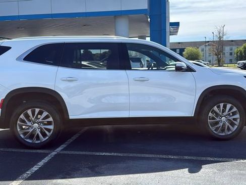 Used 2025 Buick Enclave Preferred image 8