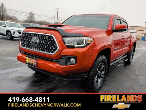 Used 2018 Toyota Tacoma TRD Sport image 3