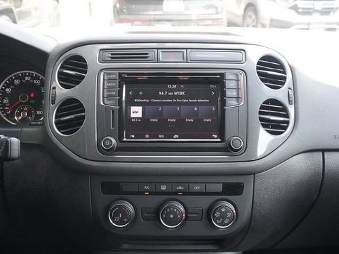 Used 2018 Volkswagen Tiguan Limited w/ Premium Package AWD/4WD image 44