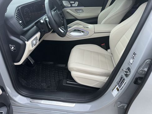 Used 2025 Mercedes-Benz GLS 450 4MATIC image 10