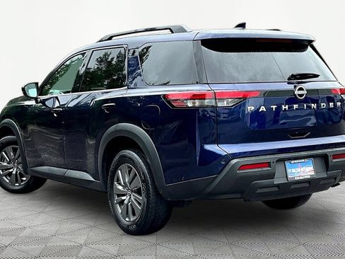 Used 2025 Nissan Pathfinder SV FWD image 5