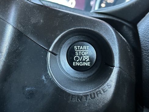 Used 2020 Jeep Renegade Altitude FWD image 24