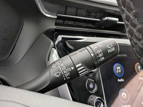 Used 2023 Chevrolet Bolt EUV Premier w/ Redline Edition FWD image 26