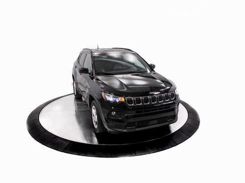 Used 2023 Jeep Compass Latitude image 34