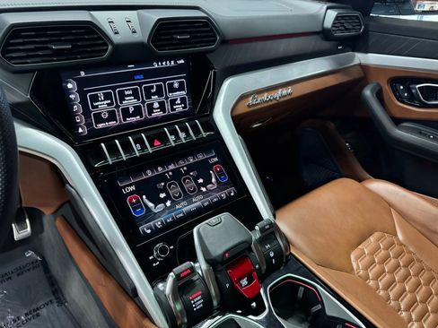 Used 2021 Lamborghini Urus image 20