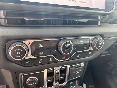 New 2024 Jeep Wrangler Unlimited Rubicon w/ Technology Group image 54