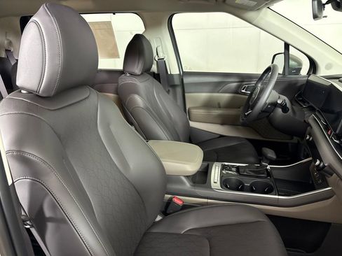New 2026 Kia Carnival EX FWD image 19