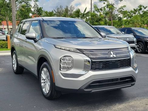 Used 2026 Mitsubishi Outlander ES FWD image 3