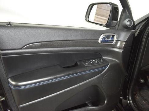 Used 2018 Jeep Grand Cherokee Laredo AWD/4WD image 7