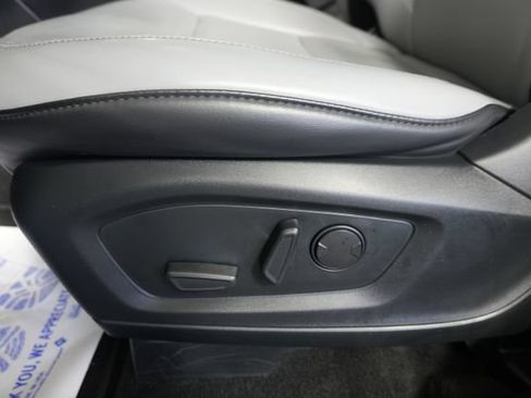 Used 2021 Ford Explorer XLT w/ Equipment Group 202A AWD/4WD image 22