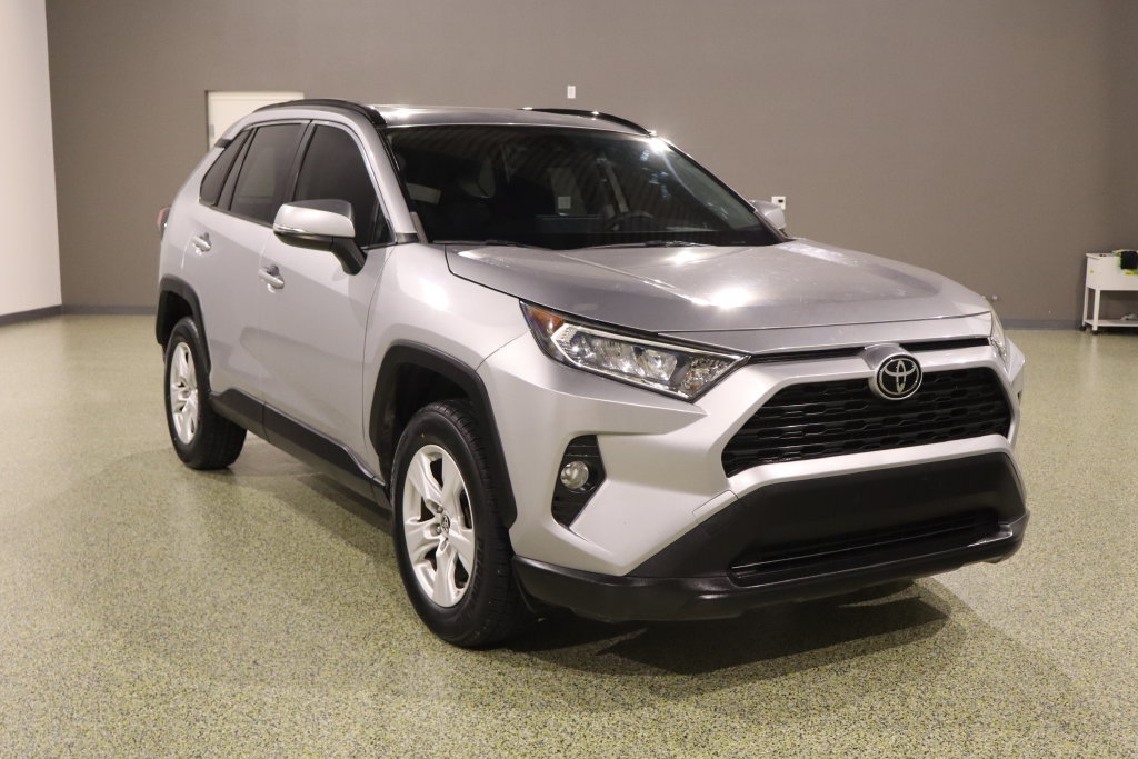 Used 2019 Toyota RAV4 XLE w/ Convenience Package FWD image 1