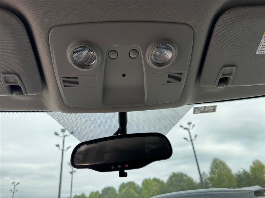 Used 2015 Chevrolet Traverse LT FWD image 25